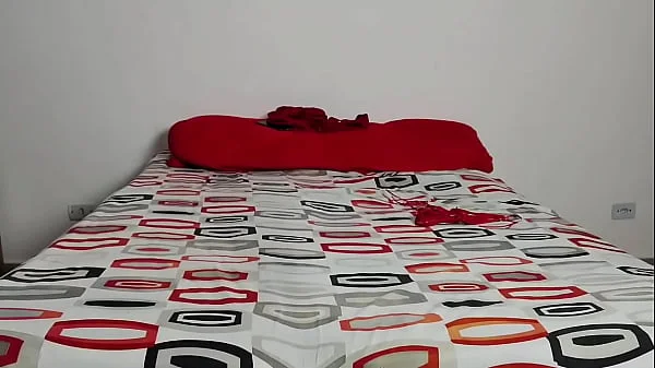Filho se masturba vendo espiando sua madrasta sendo fudida pelo seu pai no banheiro, o cabaço ficou todo em choque ao ver sua madrasta ,mija (faz - xixi )na boca do seu pai ele bebeu tudo videos