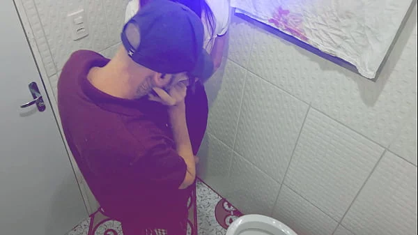 Fodida por um estranho no banheiro de um barzinho sem camisinha! videos