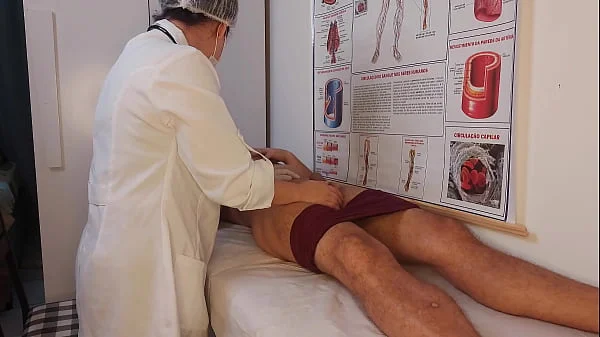 Paciente tem ereção ao sentir o toque da enfermeira videos