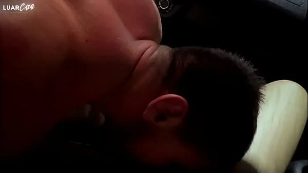 Casal para na rua e transa no carro videos