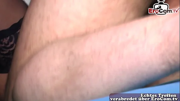 Deutsche alte Stiefmutter kümmert sich um ihren Stiefsohn mit Sex videos