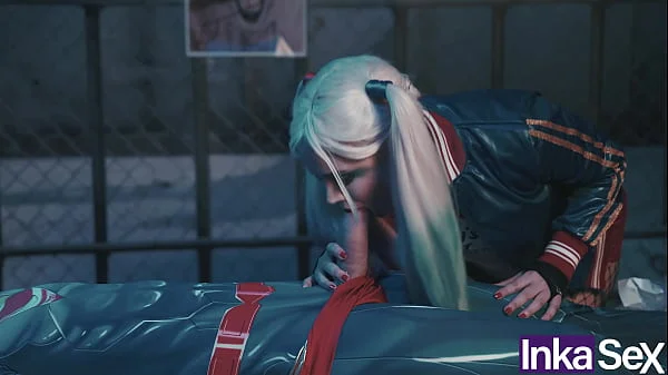 Superman introduce el bate de Harley Quinn por el ano para salvar el mundo. videos