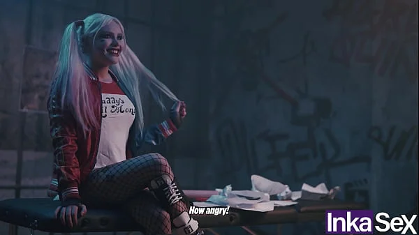 Superman introduce el bate de Harley Quinn por el ano para salvar el mundo. videos