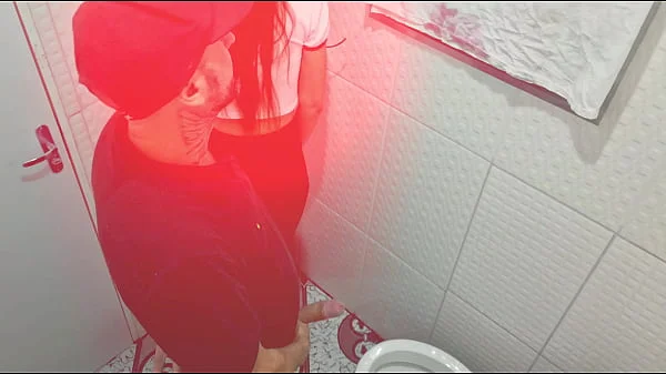 Safada fode com desconhecido no banheiro de um barzinho! videos