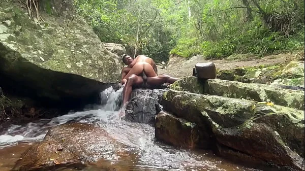 COMPILADO DE SENTADA NA ROLA PRETA ATÉ ESGUICHAR (Videos completos Sheer e Red) videos