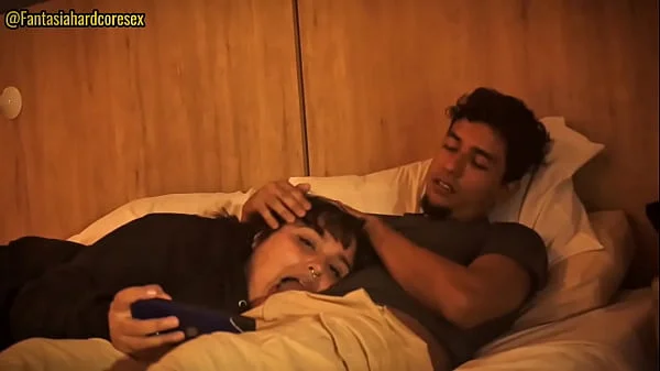 Tengo sueño hermanastro, dejame acostarme en tus piernas, pero no metas tu pene en mi boca por favor!! videos