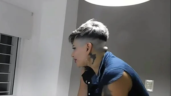 puta callejera se aburre de chupar pija en la estacion de berazattegui y entra a que su macho le meta terrible poronga en el orto videos