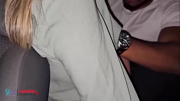 O corno ficou olhando sua esposa namorar o BBC na frente de todo mundo videos