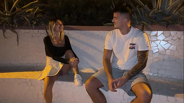 passeggio lungo mare  e uno sconosciuto si accorge che non ho le mutande, video outdoor videos