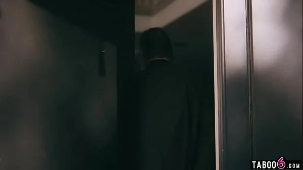 Babysitter teen makes a generous deal with the videos