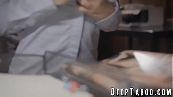 Pretty teen got her asshole gaped and receives a facial videos