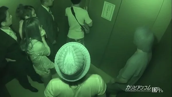 緊急停止！密室エレベーター輪姦 1 videos