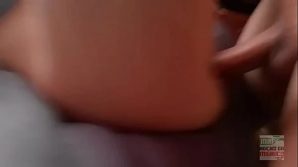 Sophie Petite nena falda negra follando para quitarse el frió y termina desnuda y squirteando sorprendente jamas había visto algo así videos