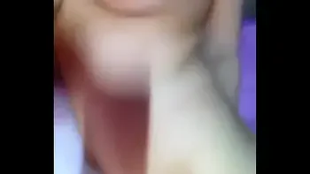 بنت فرسه هاريه نفسها لعب وتجيب شهوتها ف الاخر وتقول لحبيبها تعالا نيكني videos