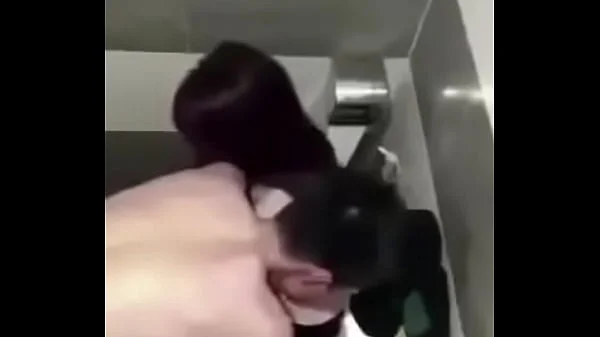 Địt trong toilet videos