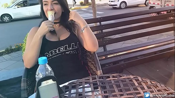 Safada Gozando em Publico com brinquedo interativo Public female orgasm interactive toy girl with remote vibe outside videos