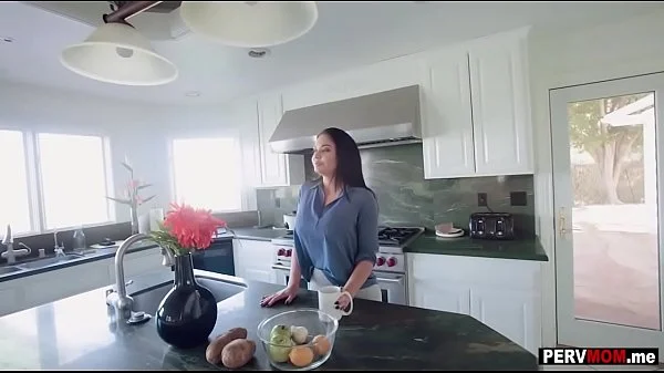 Jealous stepmom showed me how women suppose to fuck videos