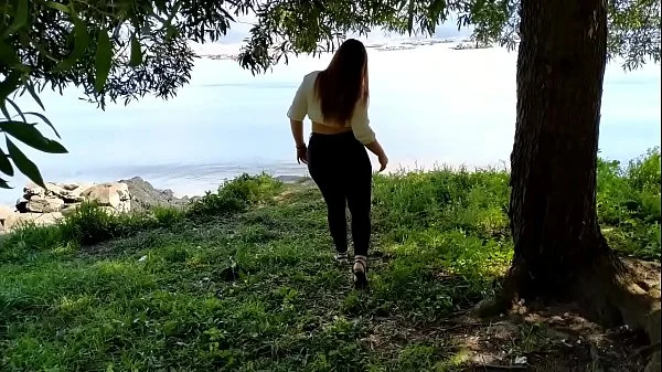 Culona con culo impresionante! te la follarias en el bosque? videos