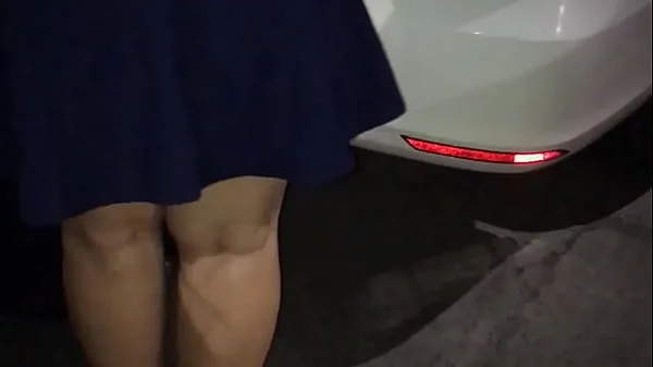 Esposa gordinha gostosa safada vai ao Mercado com o Corno que filma ela mostrando a Bunda 1 videos