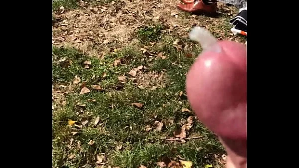 Buiten in openbaar masturberen met publiek videos
