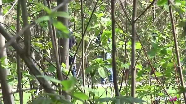 German Public - Deutsche Studentin Elisa in Berlin mitten im Park gefickt videos