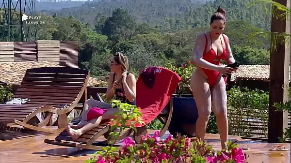 Gostosas na piscina, bom demais ver isso videos