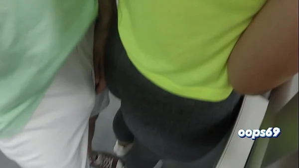 Guy Grinding his Cock in the Ass of a Woman who Goes to Work by Public Train and she Liked ! videos