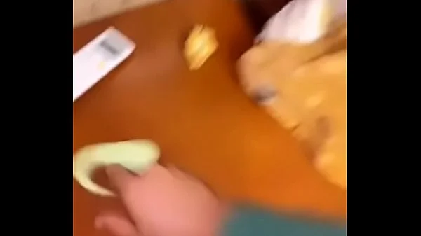 骚母狗喝尿敲邻居门 videos