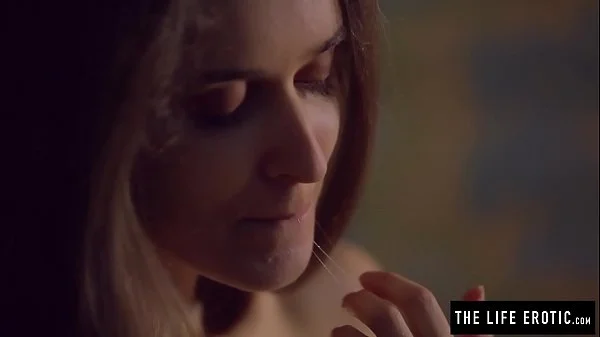 Puffy nippled bohemian milf humps a pillow and masturbates to porn videos