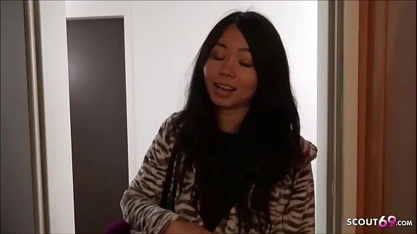 Thai Studentin an der UNI von Schwarzen nach Party gefickt - German Amateur videos