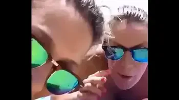 Par de viejas en playa exhibicionista videos