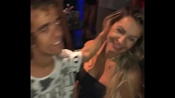 Esse anão é foda que tenha visto e de quebra comeu a novinha videos