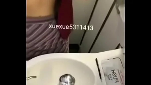 飞机上实在忍不住了就直接在厕所解决 videos