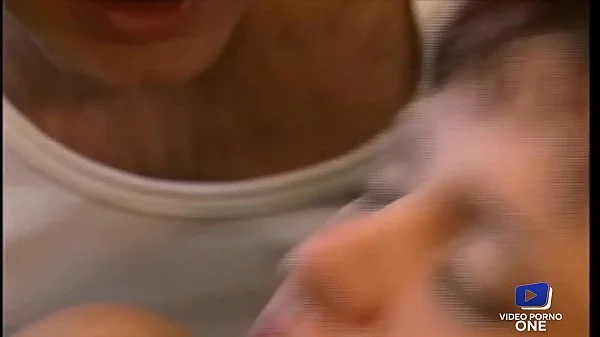 Sheila, jeune et sexy, elle se prend une bite dans le cul videos