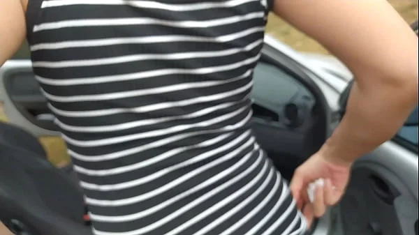 Novinha exibicionista da bunda gostosa mostrando o cu e a buceta na rua videos