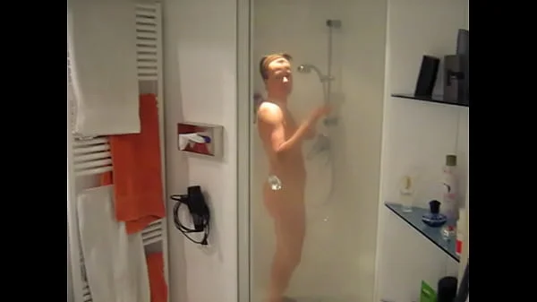 Dutch milf Jacqueline in the shower before her morning orgasm. videos