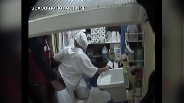 Motoboy faz sexo com faxineira de restaurante entre uma entrega e outra videos