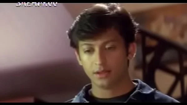 Sexy Indian Bitch Actress shows her desi boobs videos