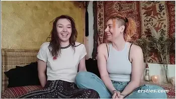 Zora Und Innana Squirting Wahrend Lesbensex videos