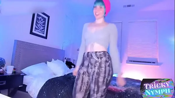 Hipster Slut Shakes Her Butt videos