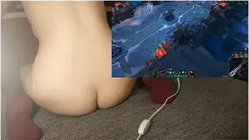 Rubbing Against The Vibrator Until Orgasm While Gaming videos
