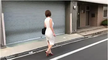 個人撮影巨乳熟女にヒタッと白ワンヒてノーフラ散歩お買い物ホッチか Japanese/hentai/asian/milf/step Mom/big Tits/日本人/熟女/巨乳/素人/潮吹き videos