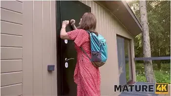 Ing Into Hands Of Sauna Boy Mature Beauty Gets It On With Him videos