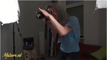 Jana Diskret In Horny Photographer Couldnt Contain Herself & Started Sucking Dick videos