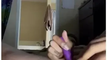 Ebony Babe Oils Up And Plugs Her Butt videos