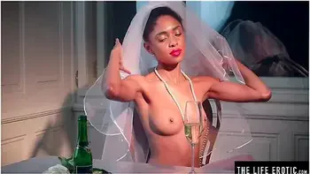 Ebony Bride Wears Her Veil While She Fucks Herself With A Bottle videos