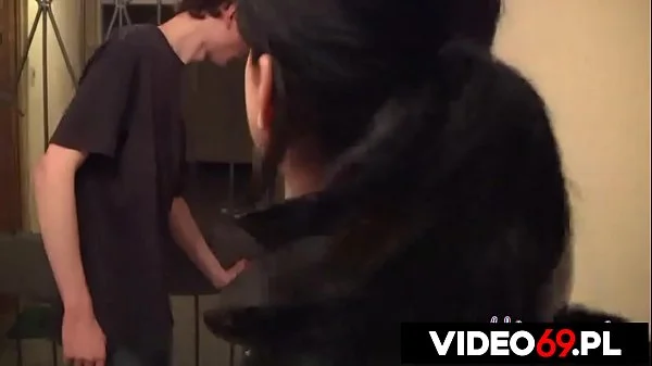 Polskie porno - Opiekunka stara się o pracę videos