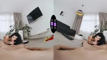 Mini Mitzi’s virtual reality experience is damn hot! videos