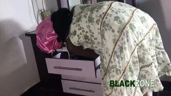 Outdoor Doggystyle Fucking - Nigerian Ebony Teen Gets Creampie videos