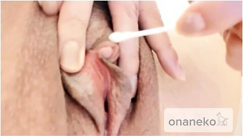 Relentlessly Brush The Clitoris With A Cotton Swab And Get Wet videos